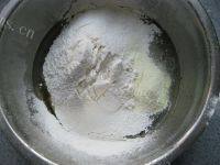 自制广式豆沙月饼做法图解3)