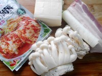 韩式泡菜海鲜豆腐煲做法图解1)