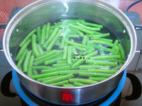 色香味俱全的豆角炒肉片做法图解3)