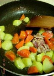 家常菜土豆炖豆角做法图解2)