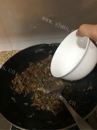 独特的梅干菜肉包做法图解6)
