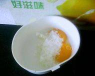 美味牛奶冰激凌做法图解3)