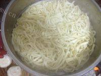 美味的豆角肉焖面做法图解6)