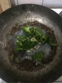 香喷喷的茄子炖粉条做法图解9)