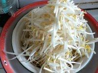 家常菜蒜苗炒豆芽做法图解1)