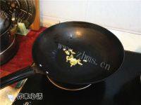 家常菜茄子土豆炖肉做法图解2)