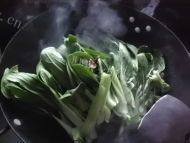 美味可口的香菇青菜做法图解3)