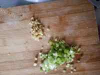 可口的香菇豌豆瘦肉粥做法图解3)