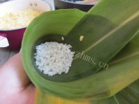 好吃的绿豆鲜肉粽做法图解8)