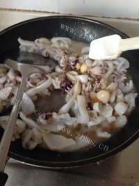 美味的韭菜炒墨鱼仔做法图解8)