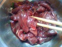 美味的牛肉香菇西兰花做法图解1)