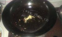 家常菜蒜薹炒肉丝做法图解4)