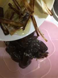 玉盘珍馐的葱爆海参做法图解10)