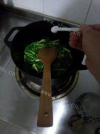 家常鸡蛋炒蒜苔做法图解6)