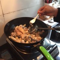 家常菜香菇炖鸡的做法图解六