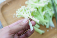香飘十里的干煸菜花做法图解2)