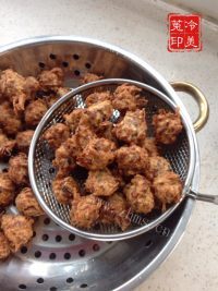 好吃的炸黑米豆渣萝卜丸子做法图解14)