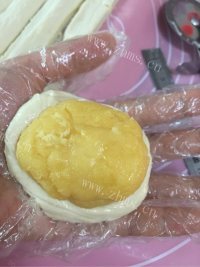 色泽鲜亮的酥皮月饼做法图解20)
