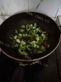 美味的双椒鱿鱼做法图解5)