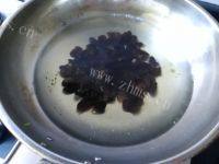 口感极佳的西兰花拌木耳做法图解5)