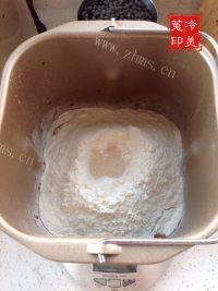 自制红糖红枣核桃面包做法图解6)