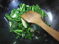家常的笋片炒油菜蕻的做法图解八