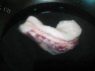 口感极佳的双椒回锅肉做法图解2)