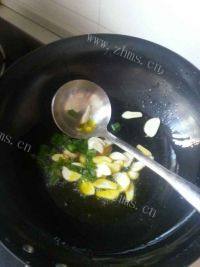 家常菜蒜薹炒肉做法图解4)