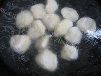 美味的鱼丸菠菜汤做法图解5)