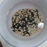 美味早餐黑米豆浆的做法图解二