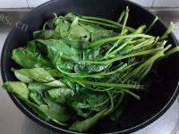 色泽鲜亮的菠菜粉丝做法图解2)
