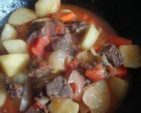 家常菜番茄土豆炖牛肉做法图解8)