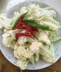 简单版炒菜花做法图解1)