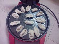美味的菌菇瘦肉煎饺做法图解15)
