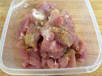 香菠咕噜肉做法图解4)