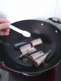 意犹未尽的香煎秋刀鱼做法图解3)