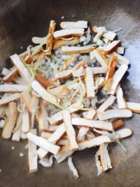 家常菜芹菜香干做法图解6)
