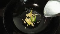 美味的酱油拌面做法图解2)