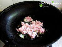 家常菜肉末炒豇豆做法图解5)