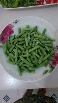 家常菜干煸四季豆做法图解2)