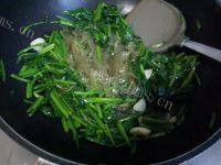 色泽鲜亮的菠菜粉丝做法图解9)
