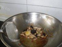 最爱的蘑菇炒肉做法图解8)