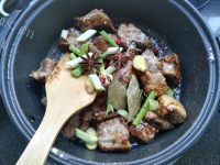 色香味俱全的排骨炖豆角做法图解5)