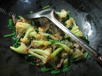 秀色可餐的韭菜鸡胗炒花菜做法图解7)