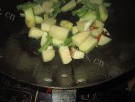 「DIY美食」土豆炖豆角做法图解3)