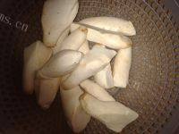 家常菜鸡腿菇炒肉做法图解1)