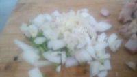 美味的香菇鸡腿焖饭做法图解4)