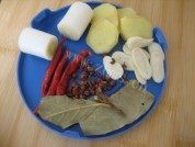 红烧肉炖豆角做法图解3)