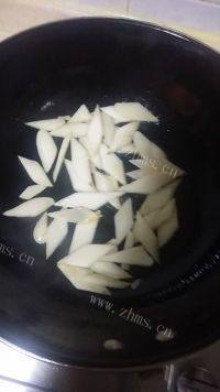 诱人的木耳炒山药做法图解5)