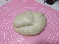 自制香肠面包卷做法图解5)